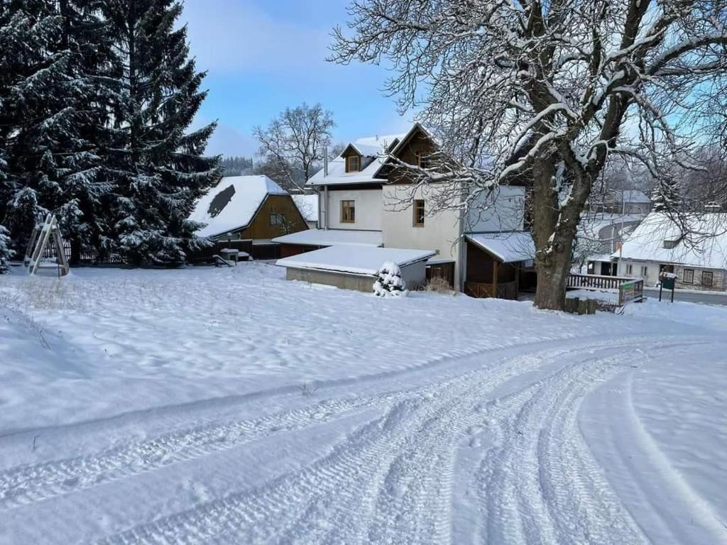 Obiekt Apartmány Na sjezdovce zimą