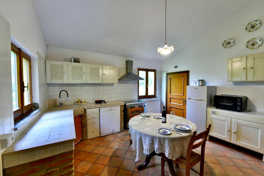 Kuchyň nebo kuchyňský kout v ubytování Agriturismo Corvaia