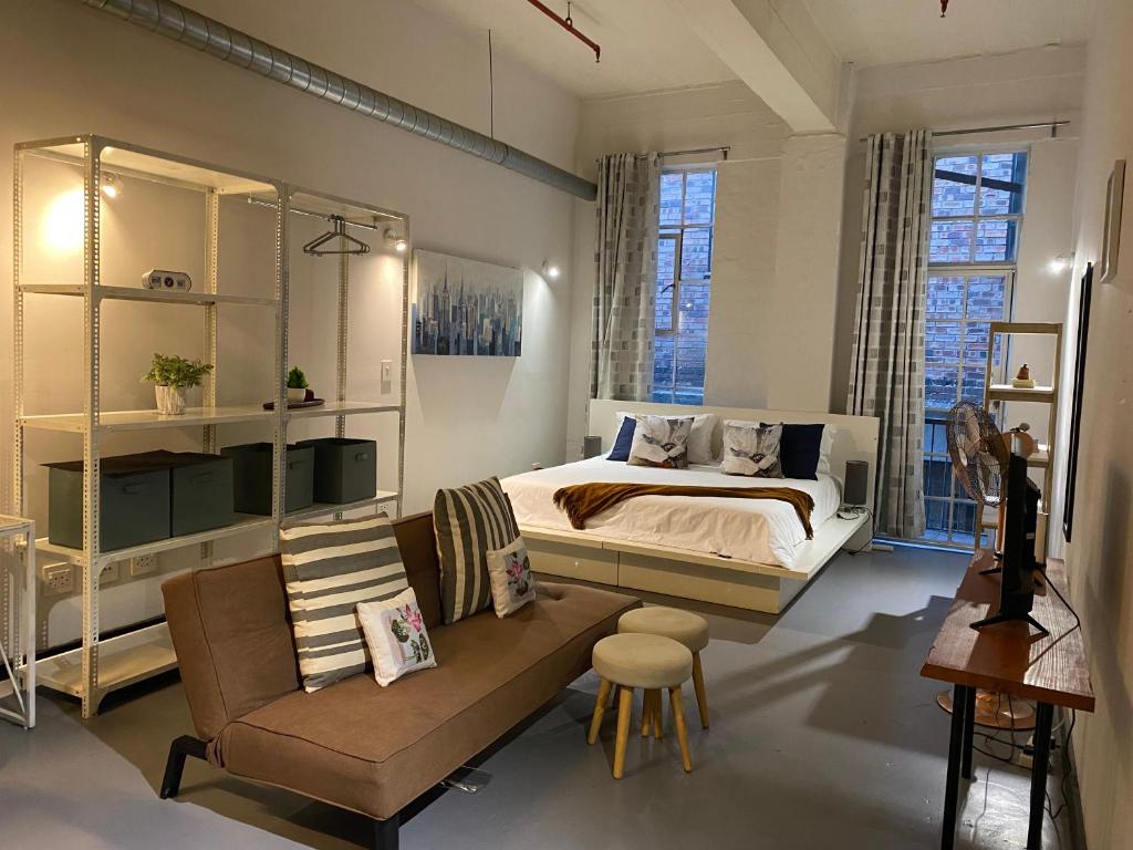 Ivory Clouds King bed Balcony, Johannesburg (updated prices 2024)