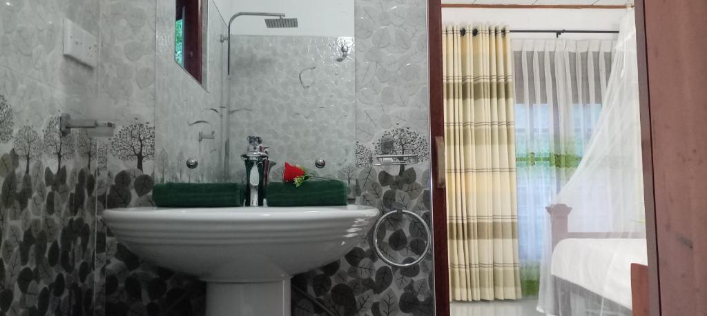Koupelna v ubytování Tantra Ella Lodge
