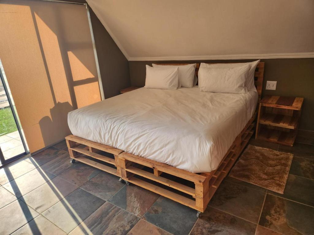 Postel nebo postele na pokoji v ubytování Mzimkhulu Ranch & Resort