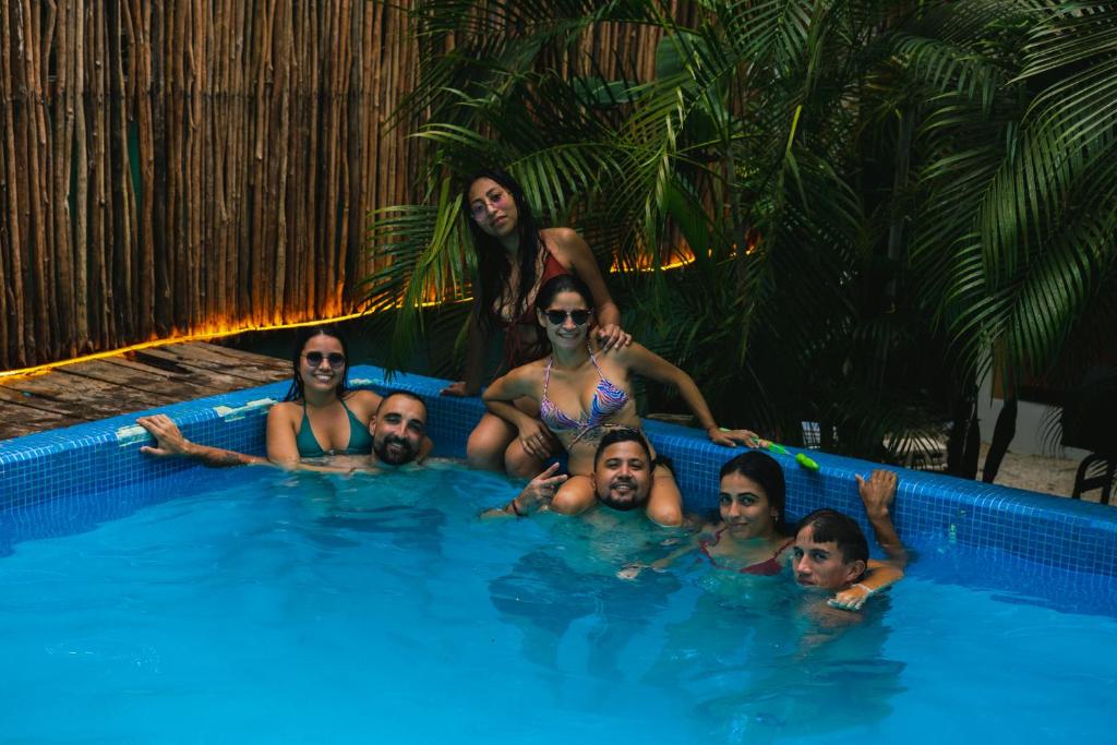 Bazén v ubytování Maui Hostels Tulum nebo v jeho okolí