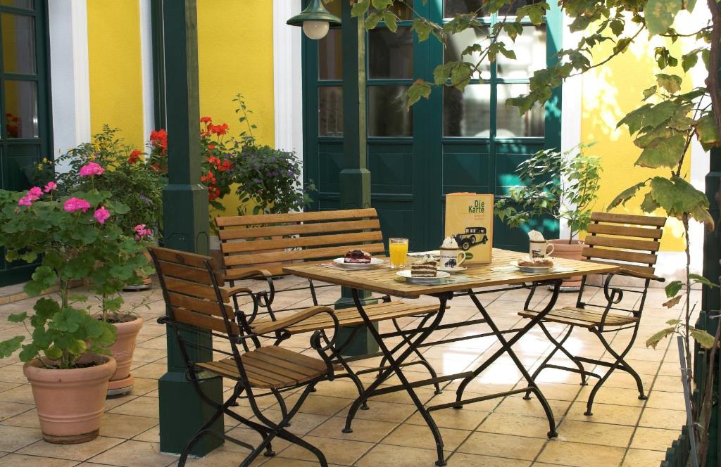 Patio nebo venkovní prostory v ubytování Oldtimer Motorhotel Guntramsdorf