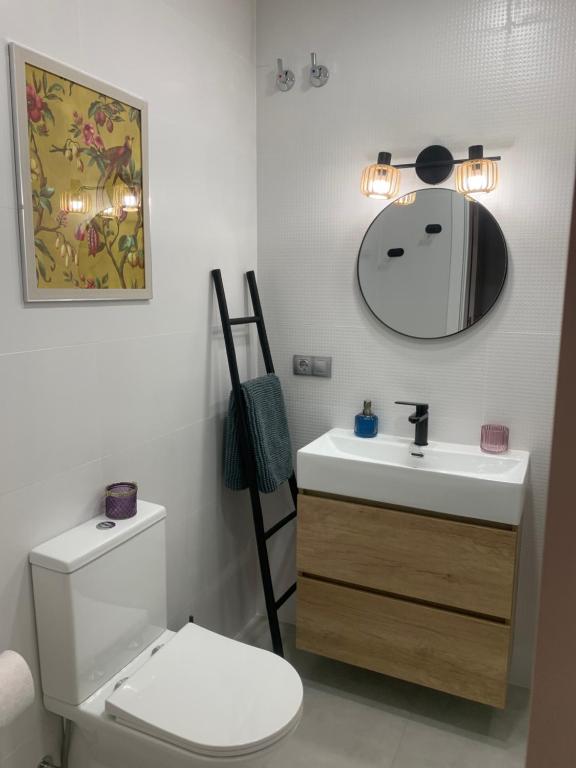 Kúpeľňa v ubytovaní Apartamento Residencial Al Andalus 117, La Barrosa, Chiclana, Incluye parking a unos metros del mar
