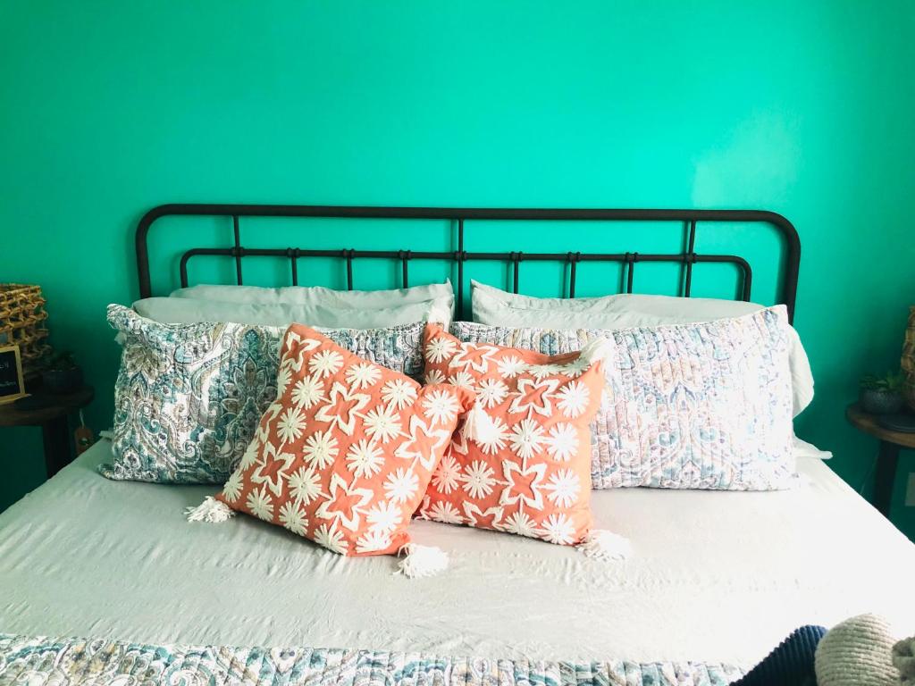 Postel nebo postele na pokoji v ubytování Peekskill Guesthouse