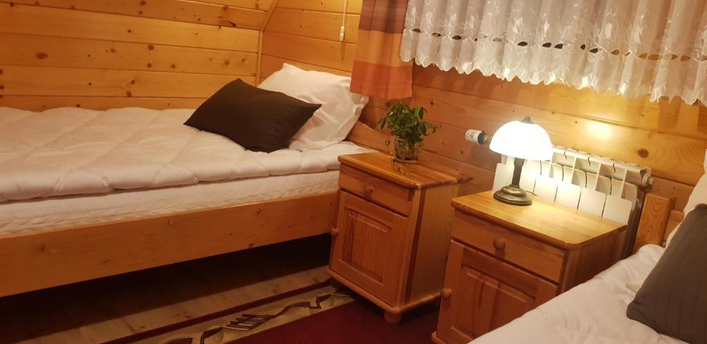 Posteľ alebo postele v izbe v ubytovaní Domek z kominkiem Pod Limbą