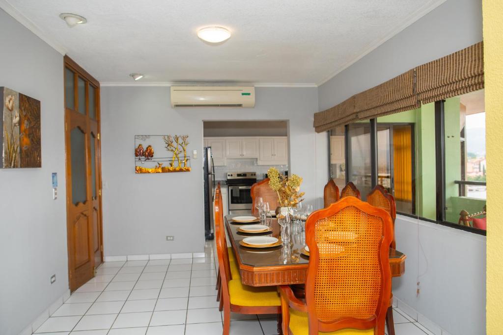 Kuchyň nebo kuchyňský kout v ubytování Aparthotel Guijarros