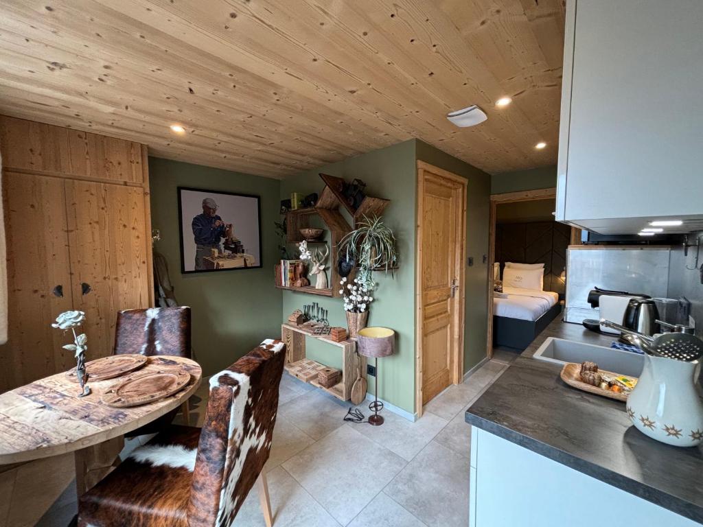 Η κουζίνα ή μικρή κουζίνα στο Les Secrets - Suites & Apartments