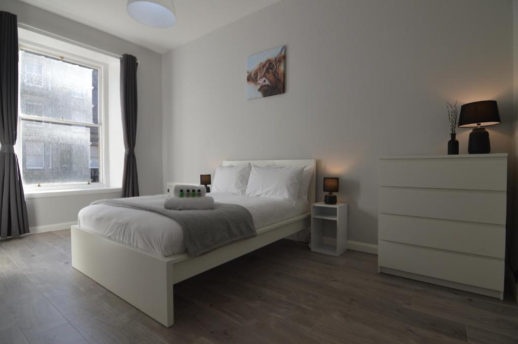 Upmarket Ground Floor Apartment in Morningside, Edinburgh, UK