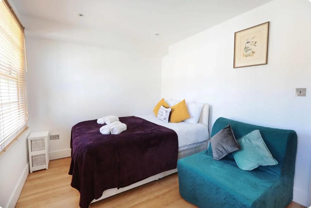 Lovely Private Bedrooms in Euston Station - 121 tesisinde bir odada yatak veya yataklar