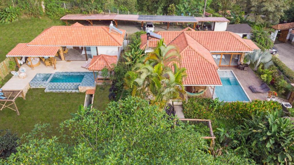an aerial view of a house with a swimming pool at Hotel Spa La Colina in Pereira