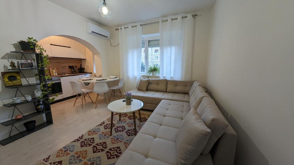 Modern Cozy Apartment 10 Min Walk to Skanderbeg Square