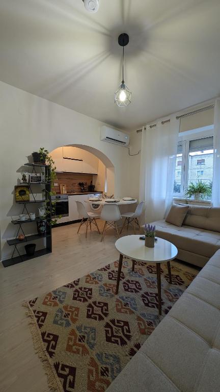 Modern Cozy Apartment 10 Min Walk to Skanderbeg Square - Image 4