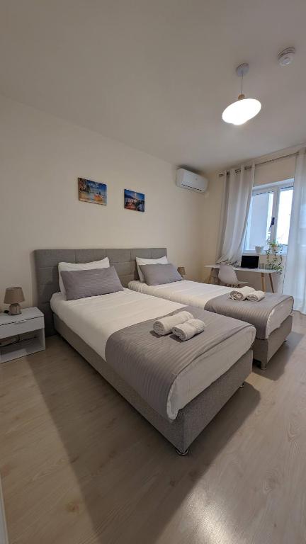 Modern Cozy Apartment 10 Min Walk to Skanderbeg Square - Image 2
