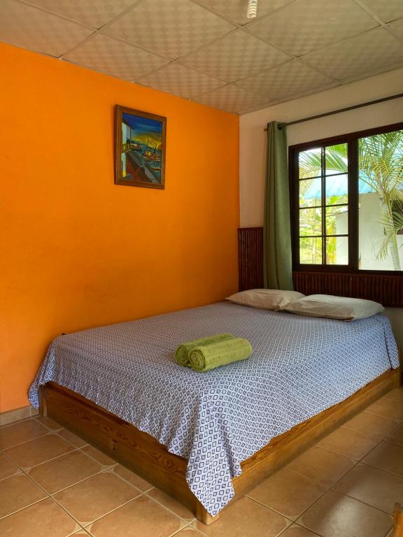Postel nebo postele na pokoji v ubytování Rainforest Yasmin Hotel