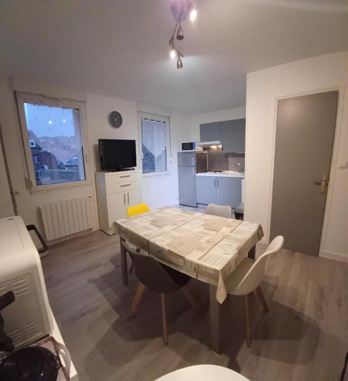 Kuchyň nebo kuchyňský kout v ubytování Ô Portes du Marais