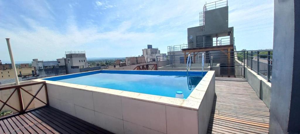 a balcony with a swimming pool on top of a building at Monoambiente Confortable Tucuman in San Miguel de Tucumán