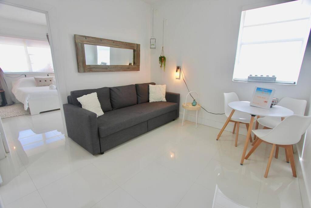 Foto dalla galleria di SoBe Stylish 1/1. A block from the beach a Miami Beach