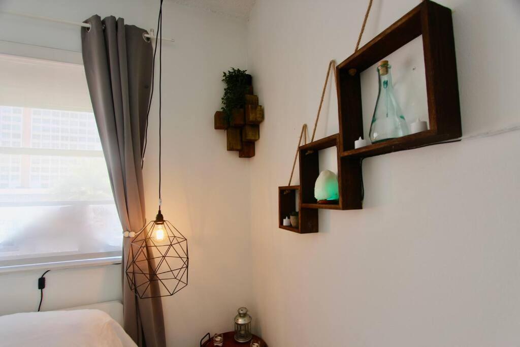 Foto dalla galleria di SoBe Stylish 1/1. A block from the beach a Miami Beach