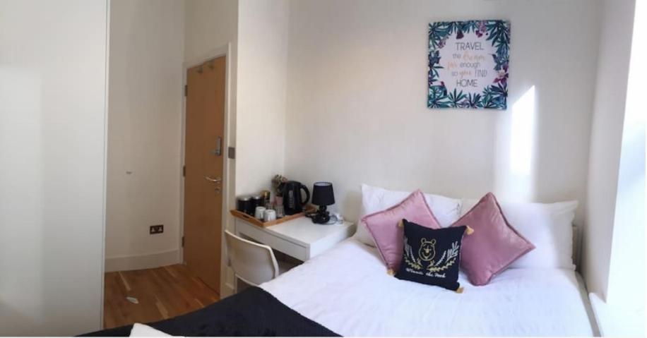 Comfort Bedrooms near Euston - 161/2 - Double Room