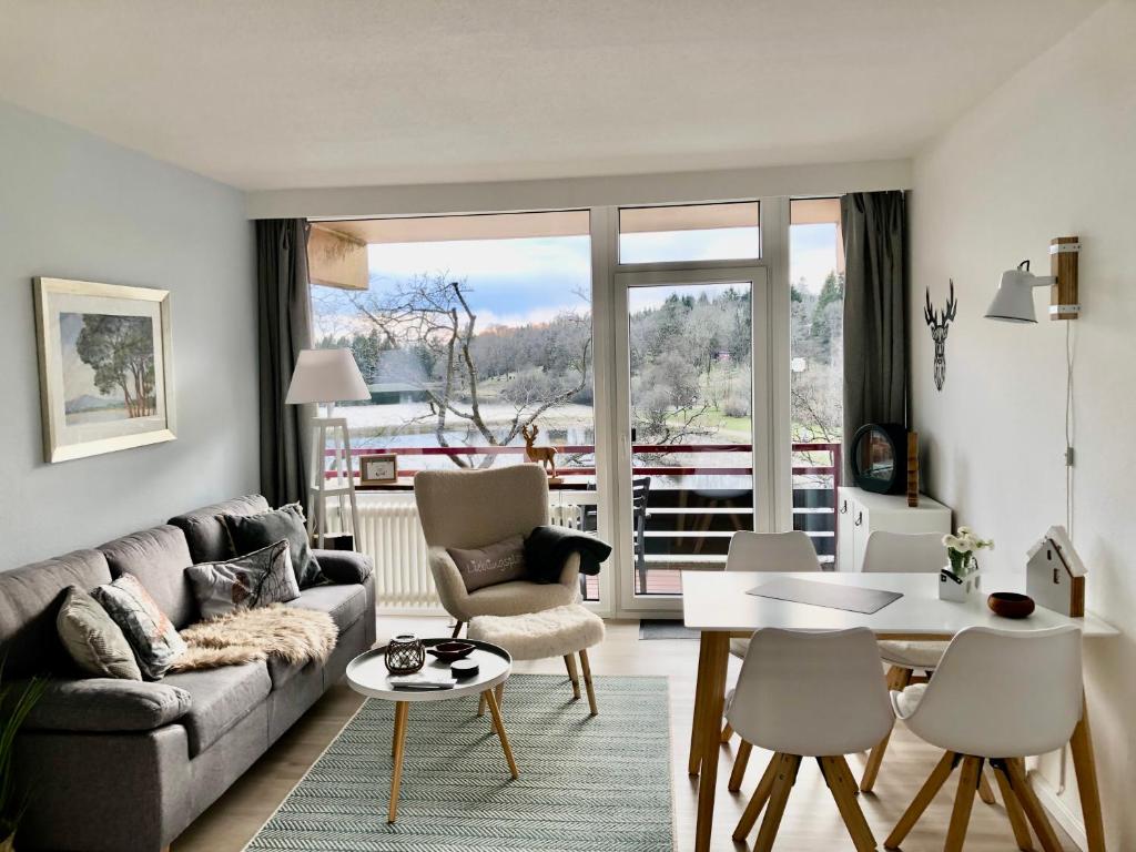 a living room with a couch and a table at Ferienwohnung Seeblick Hahnenklee in Hahnenklee-Bockswiese