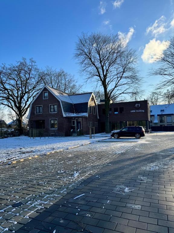 a car parked in front of a house in the snow at Modernes Apartment, voll eingerichtet inkl Parkplatz WLAN in Bremen