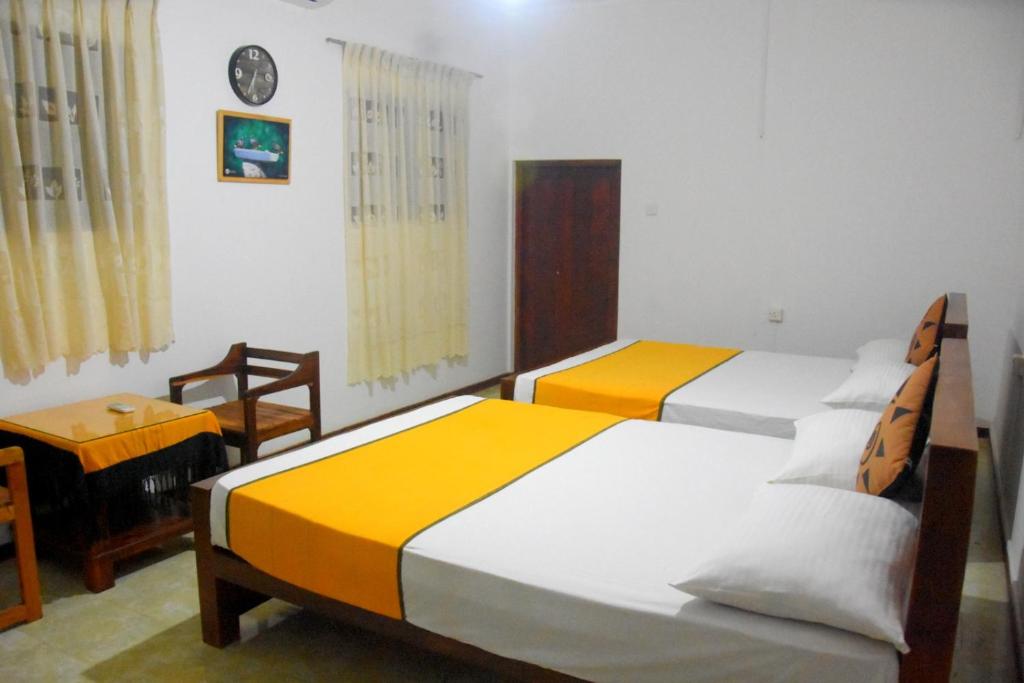 Postel nebo postele na pokoji v ubytování Yellow Birds Resort