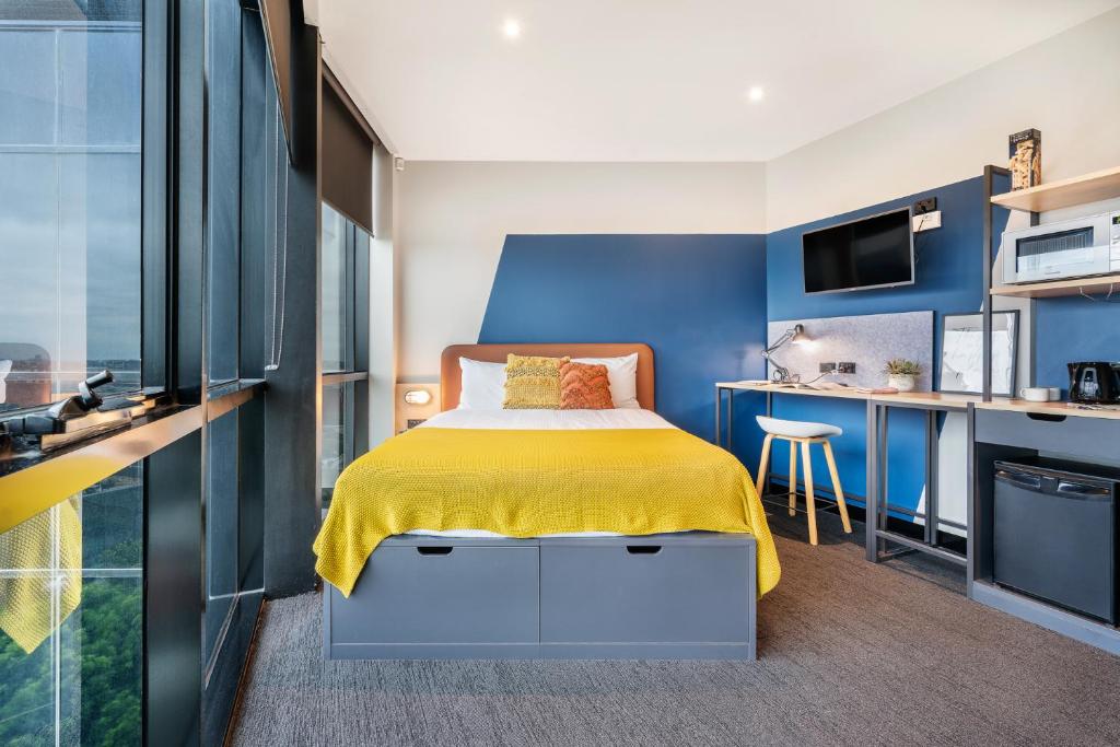 
Greatest Studio Double
