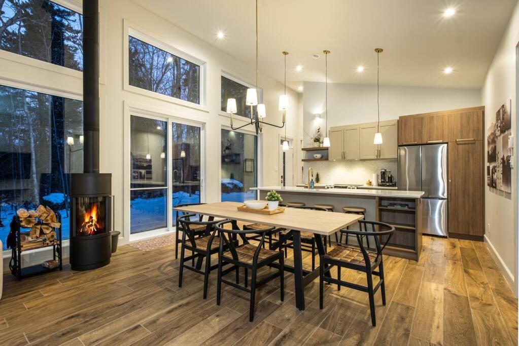 Kuchyň nebo kuchyňský kout v ubytování Chalet TERRE en harmonie avec la nature, Tremblant