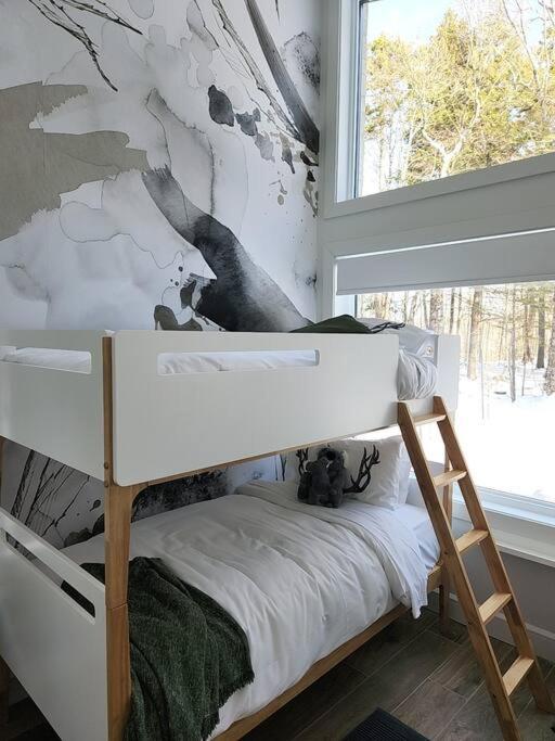 Postel nebo postele na pokoji v ubytování Chalet TERRE en harmonie avec la nature, Tremblant