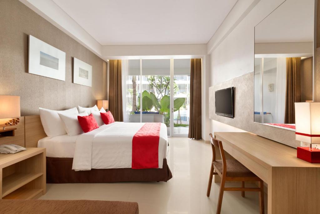 TV a/nebo společenská místnost v ubytování Ramada Encore by Wyndham Bali Seminyak