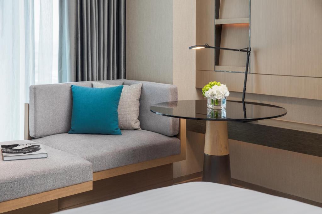 Postel nebo postele na pokoji v ubytování Courtyard by Marriott Shenzhen Bao'an