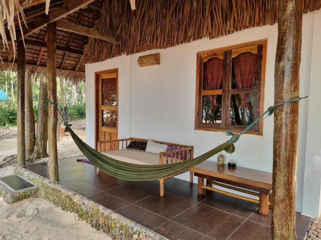 Fotografie z fotogalerie ubytování SunBoo Beach Bungalows v destinaci Koh Rong Sanloem