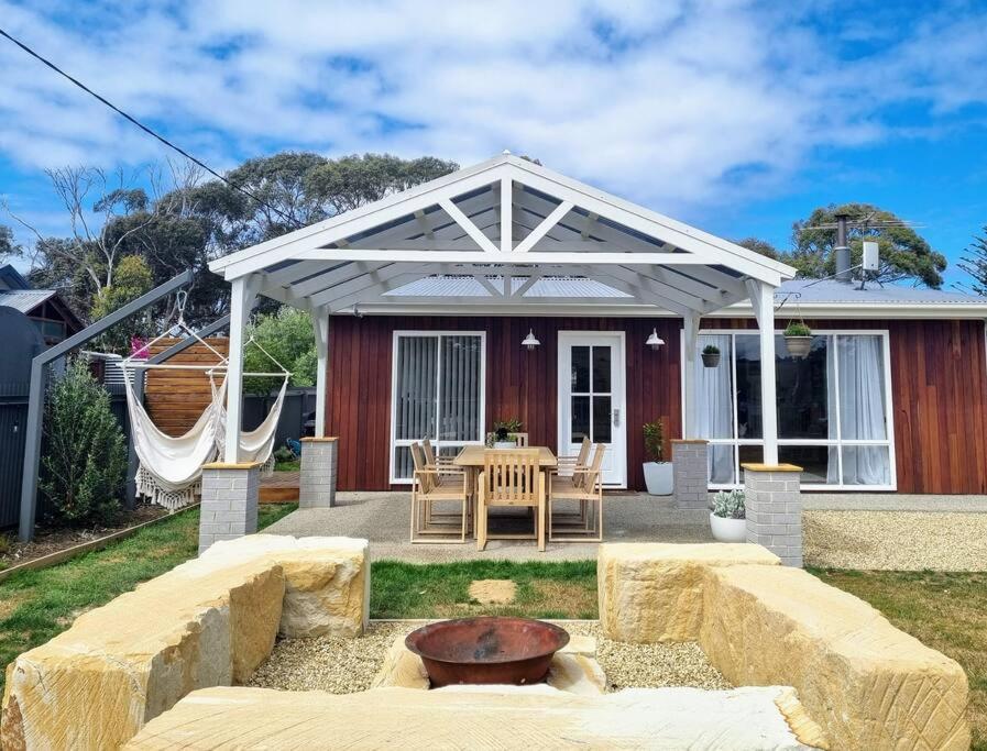 Salty Air Cottage, Bream Creek (updated prices 2024)