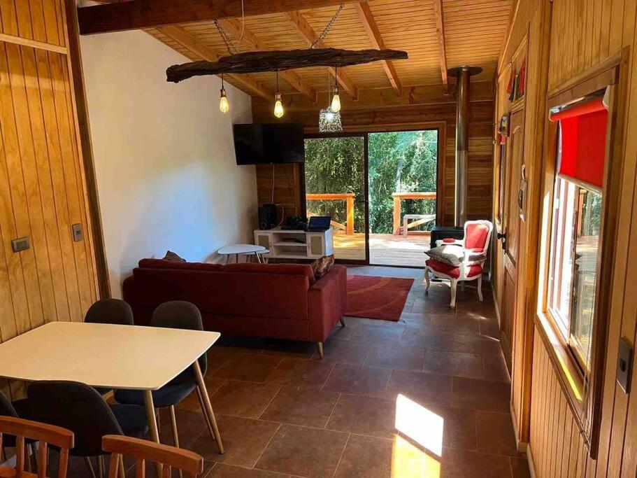 Зона вітальні в Hermosa cabaña en Valdivia