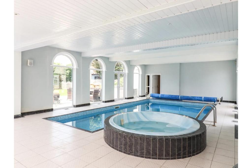 6BD Vacation Home with Indoor Pool - 公寓