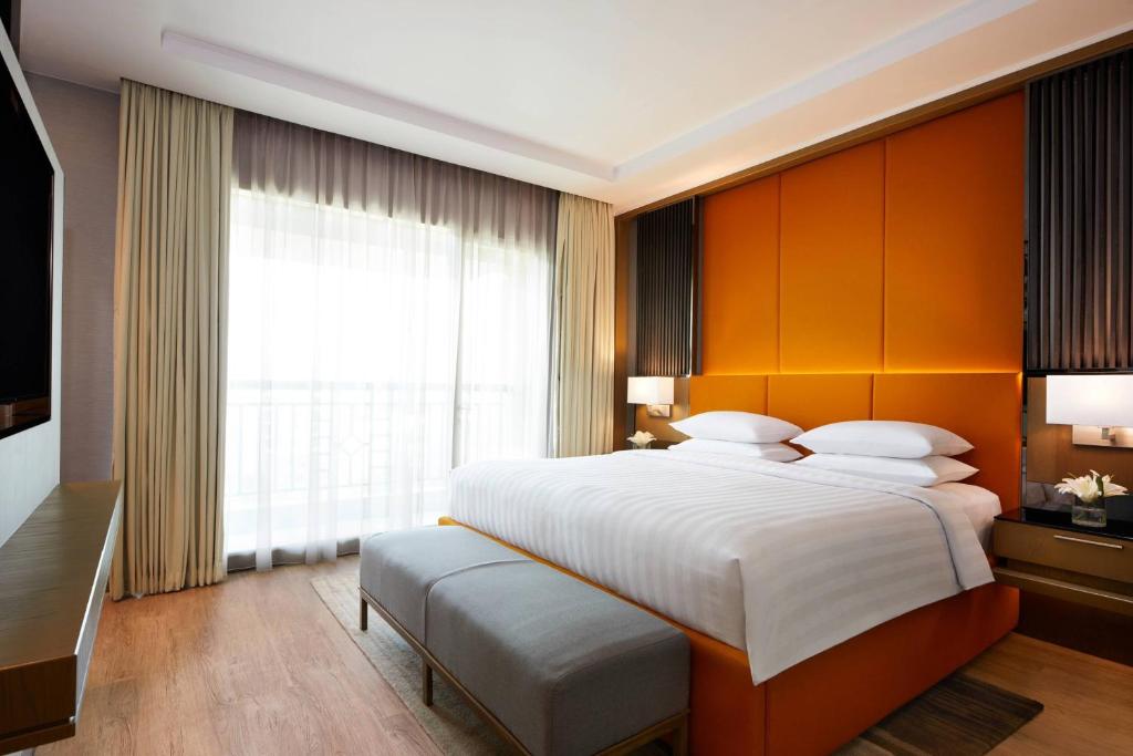 Postel nebo postele na pokoji v ubytování Courtyard by Marriott Bandung Dago