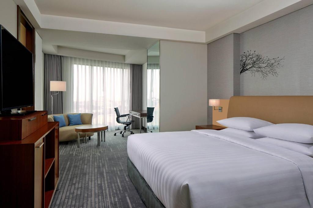 Postel nebo postele na pokoji v ubytování Courtyard by Marriott Bandung Dago