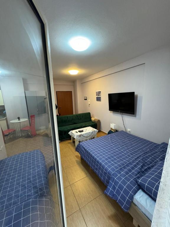 Perfect city center location near to the sea - Image 7