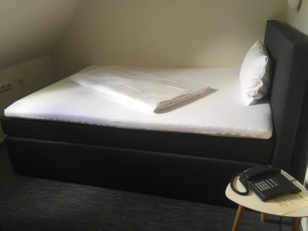 Postel nebo postele na pokoji v ubytování Seminarhotel Jakobsberg