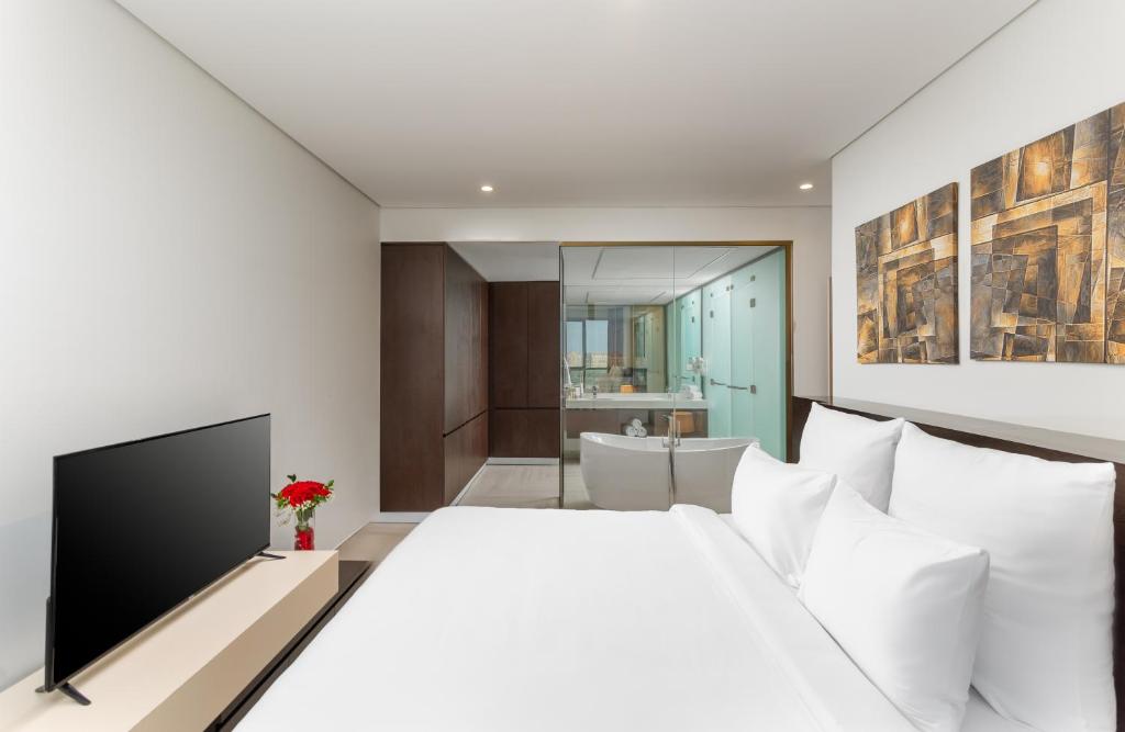 TV a/nebo společenská místnost v ubytování Mirot Hotel