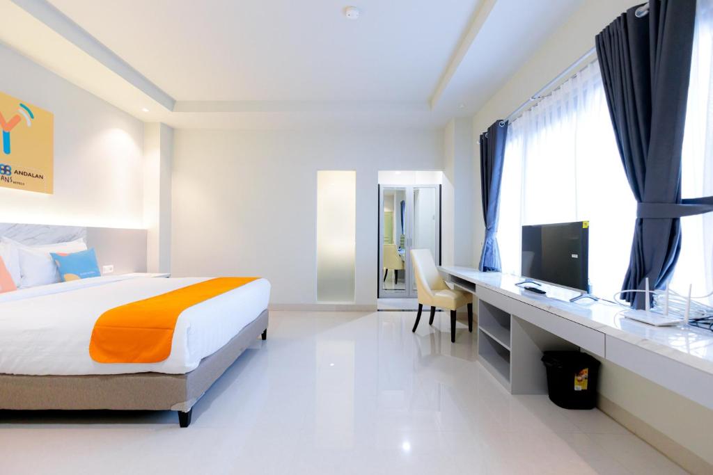 Postel nebo postele na pokoji v ubytování Sans Hotel 88 Andalan Surabaya by RedDoorz
