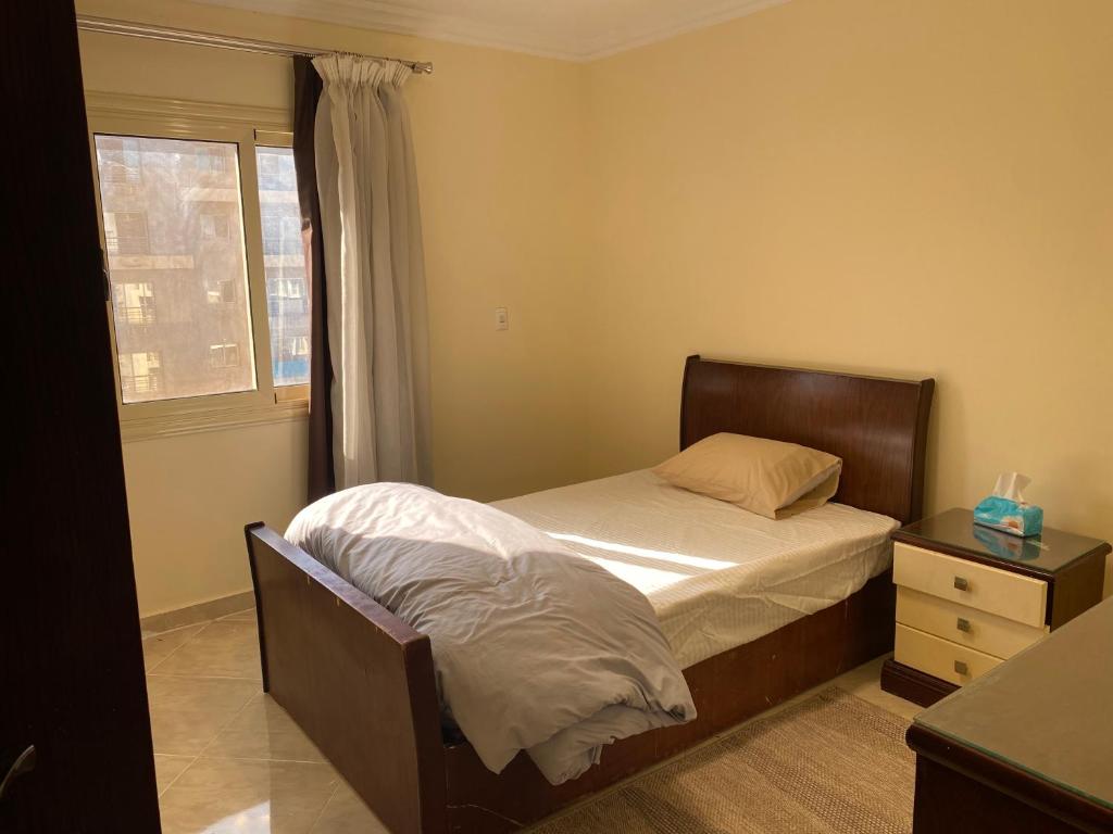 Postel nebo postele na pokoji v ubytování Cozy 2 BR in New Cairo City - Gated Compound