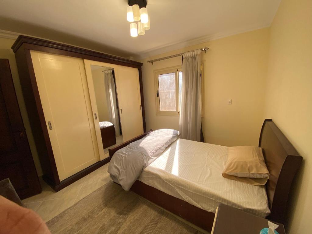 Postel nebo postele na pokoji v ubytování Cozy 2 BR in New Cairo City - Gated Compound