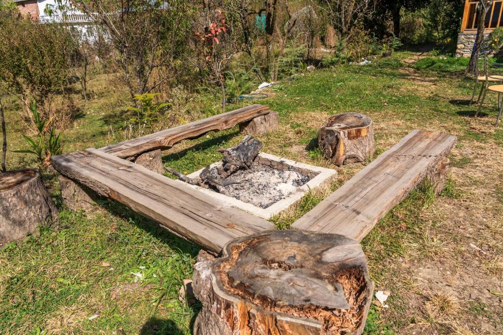 Zahrada ubytování Boho Grove Cafe & Stay, Tirthan Valley
