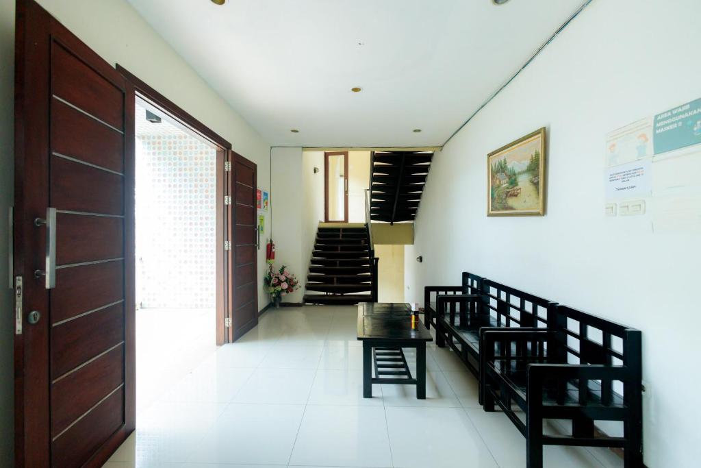 Fotografie z fotogalerie ubytování Urbanview Blessing Residence Surabaya by RedDoorz v destinaci Surabaja