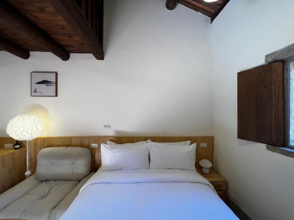 Postel nebo postele na pokoji v ubytování 金門悠哉悠古厝民宿 Yozaiyo39 B&B
