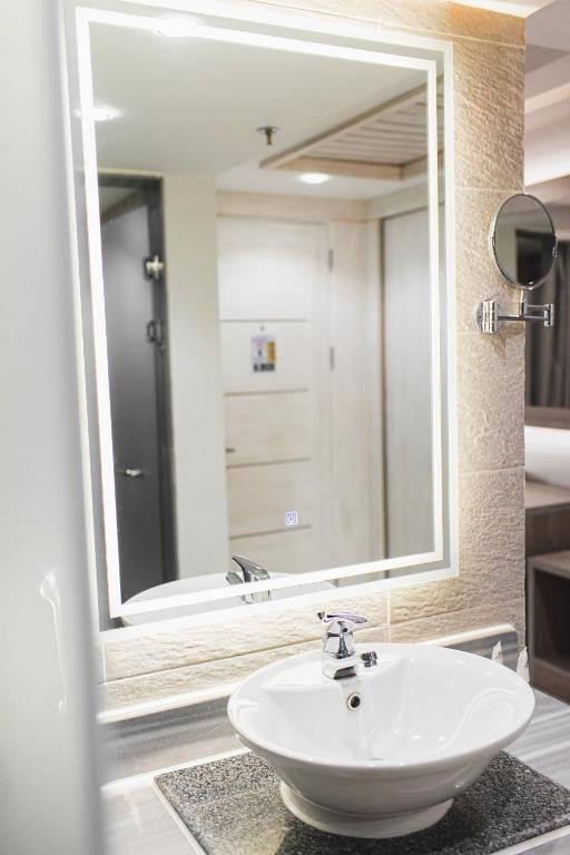 Titanic Beach - Families and Couples only - 12