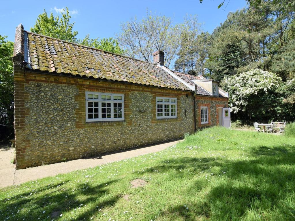 a brick house with a grassy yard in front of it at 1 Bed in Saxlingham NCC52 in Saxlingham