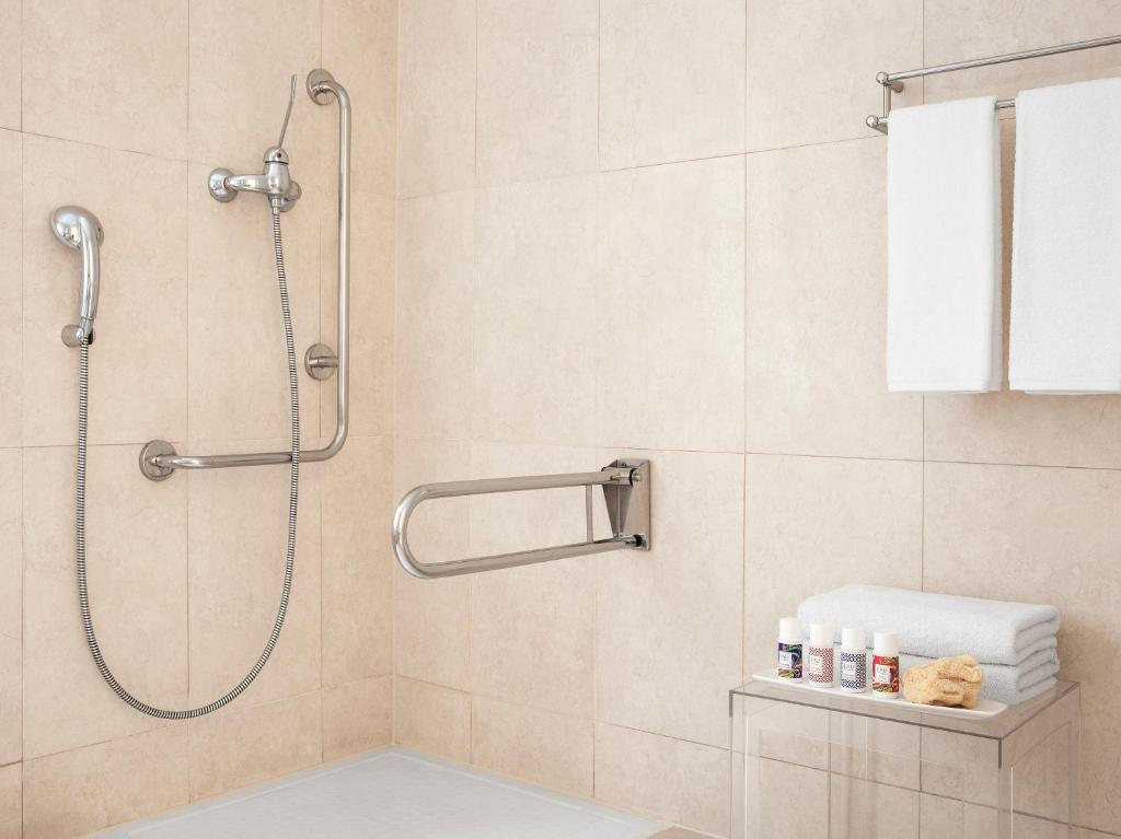 Kúpeľňa v ubytovaní Grecotel Pallas Athena